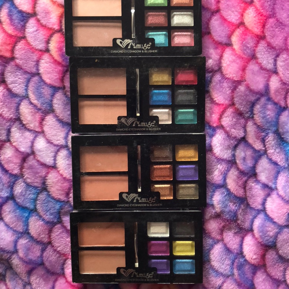 Eyeshadow and blusher set